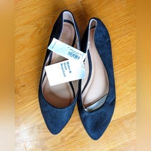 Women's Old Navy black flats. Size 7.